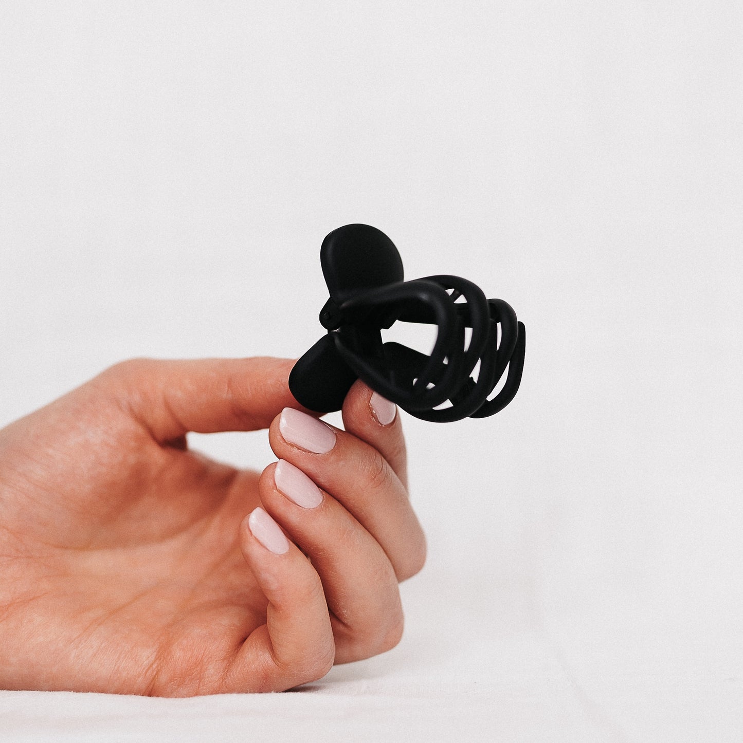 Haarklammer vonLina – stabile, große Haarspange für Locken, dickes oder langes Haar. Perfekt für schnelle Dutts, Half-Buns & stylische Hairstyles im Alltag. vonlina