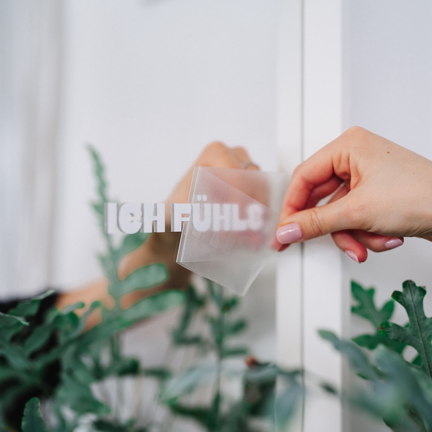 Mood-Sticker vonLina Spiegelsticker vonLina – selbstklebendes Spiegel-Label mit motivierendem Spruch. Ideal für Badezimmer, Flur oder Schminktisch. Für Selflove, gute Laune & tägliche Affirmationen. Ich Fühls.