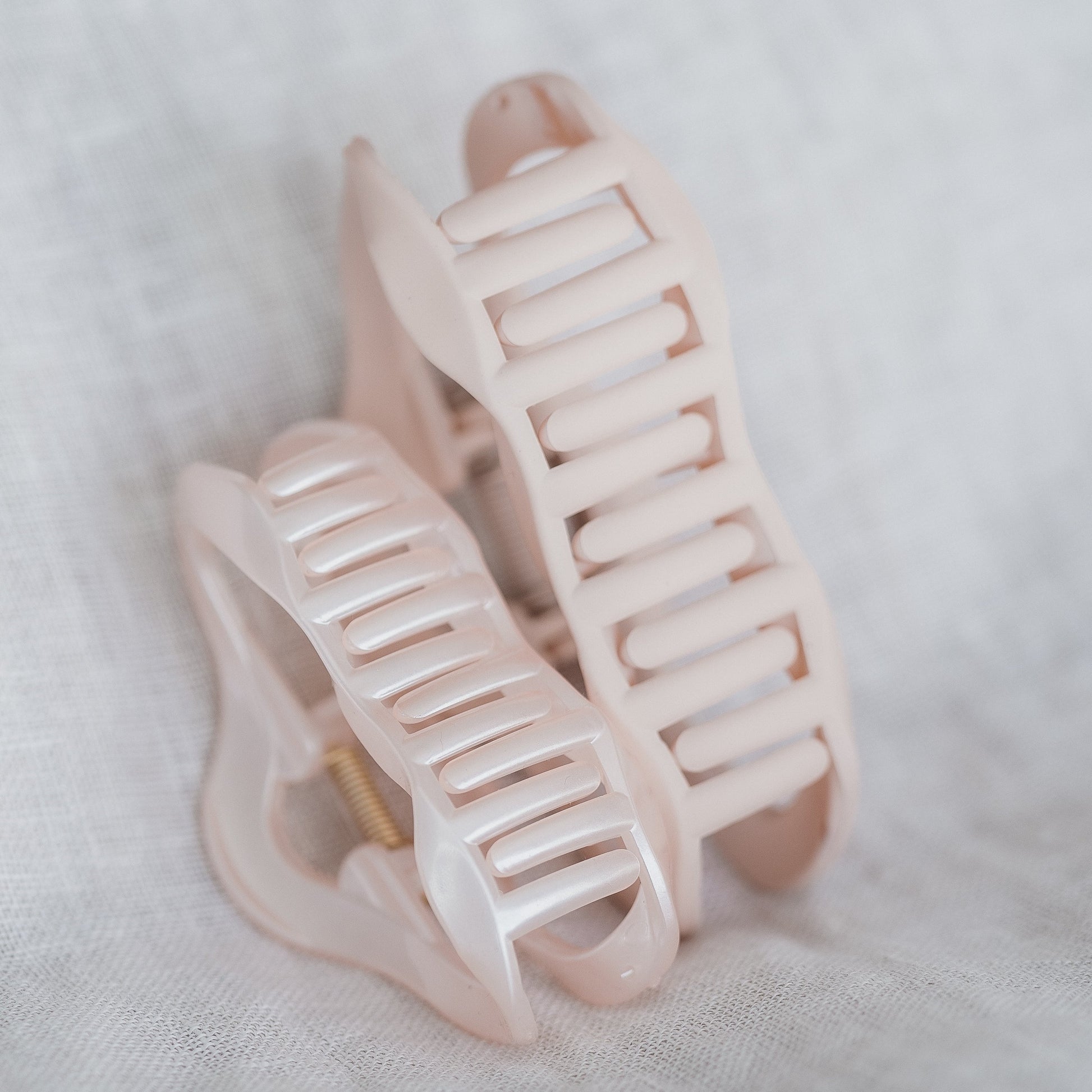 Haarklammer vonLina – stabile, große Haarspange für Locken, dickes oder langes Haar. Perfekt für schnelle Dutts, Half-Buns & stylische Hairstyles im Alltag. vonlina