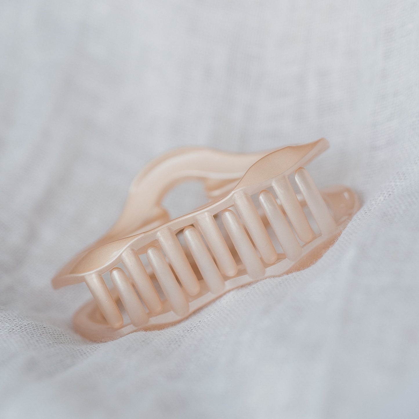 Haarklammer vonLina – stabile, große Haarspange für Locken, dickes oder langes Haar. Perfekt für schnelle Dutts, Half-Buns & stylische Hairstyles im Alltag. vonlina