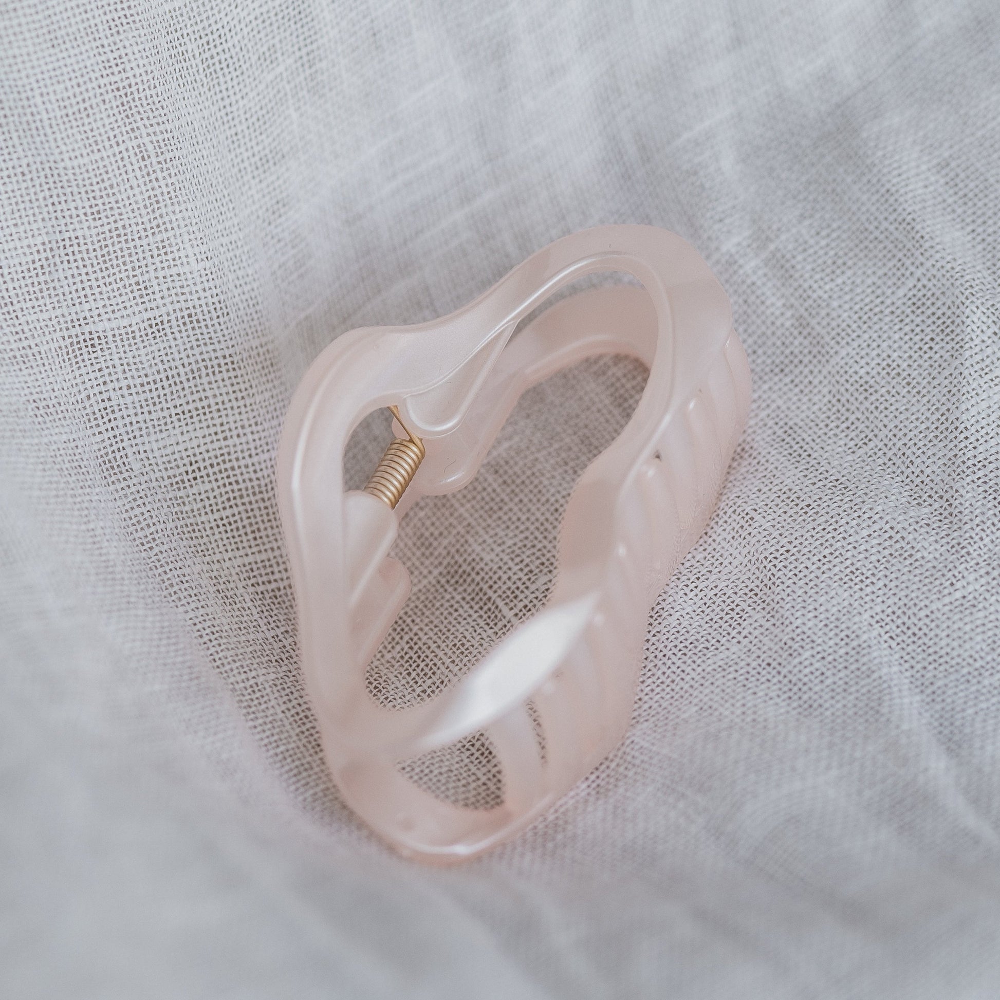 Haarklammer vonLina – stabile, große Haarspange für Locken, dickes oder langes Haar. Perfekt für schnelle Dutts, Half-Buns & stylische Hairstyles im Alltag. vonlina