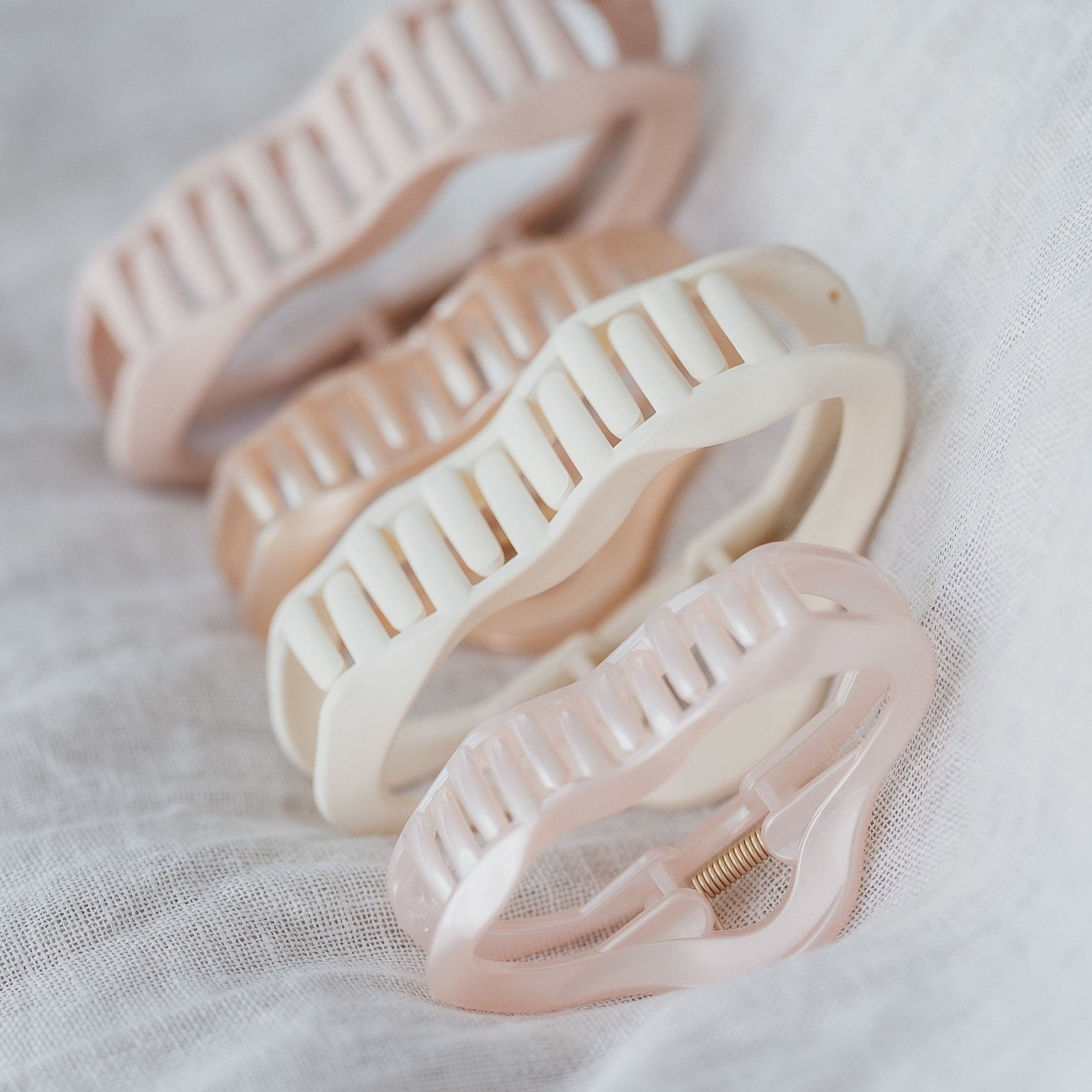 Haarklammer vonLina – stabile, große Haarspange für Locken, dickes oder langes Haar. Perfekt für schnelle Dutts, Half-Buns & stylische Hairstyles im Alltag. vonlina