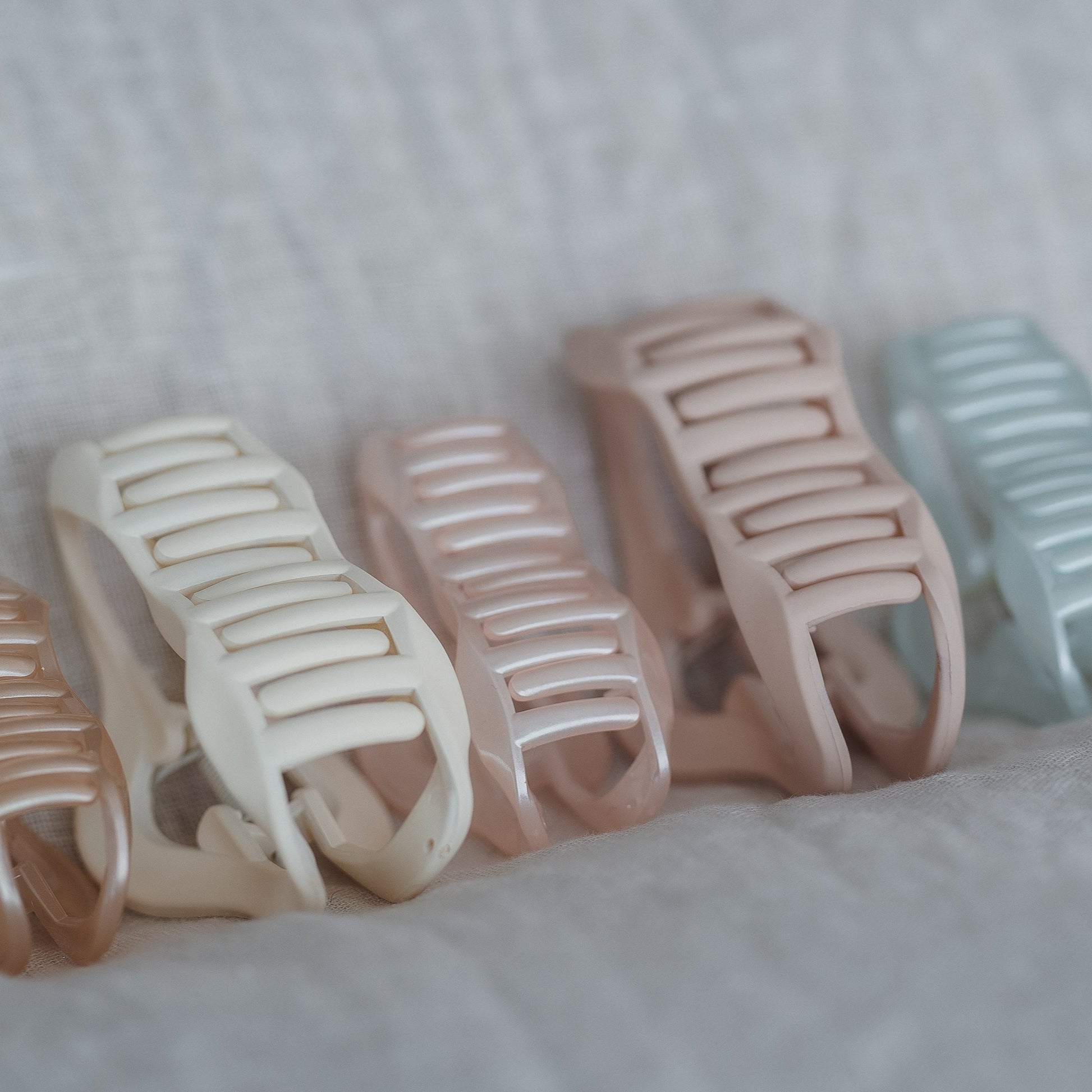 Haarklammer vonLina – stabile, große Haarspange für Locken, dickes oder langes Haar. Perfekt für schnelle Dutts, Half-Buns & stylische Hairstyles im Alltag. vonlina