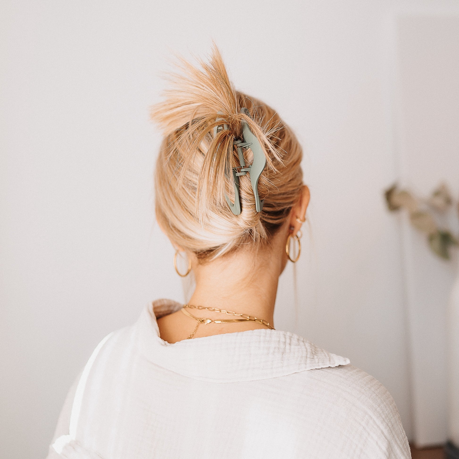 Haarklammer vonLina – stabile, große Haarspange für Locken, dickes oder langes Haar. Perfekt für schnelle Dutts, Half-Buns & stylische Hairstyles im Alltag. vonlina