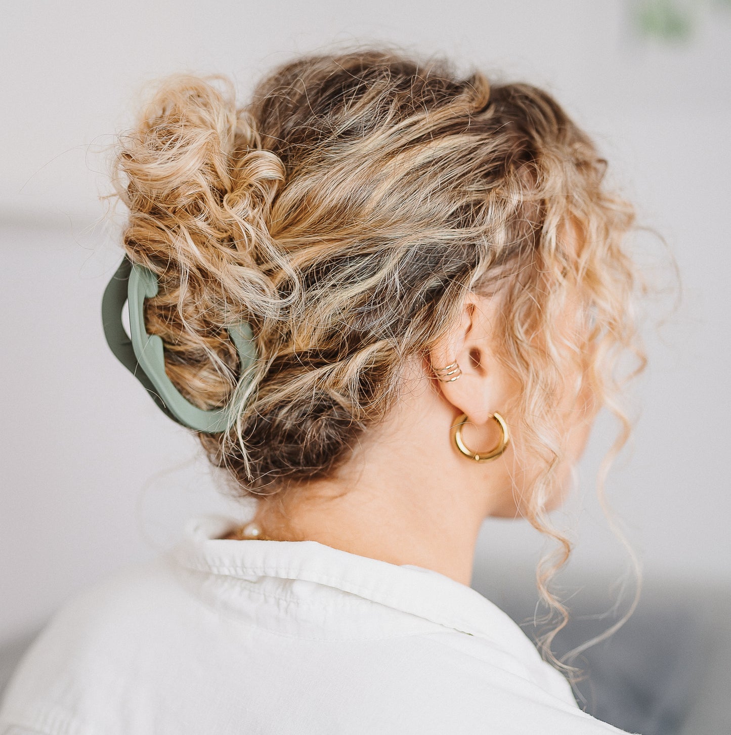 Haarklammer vonLina – stabile, große Haarspange für Locken, dickes oder langes Haar. Perfekt für schnelle Dutts, Half-Buns & stylische Hairstyles im Alltag. vonlina