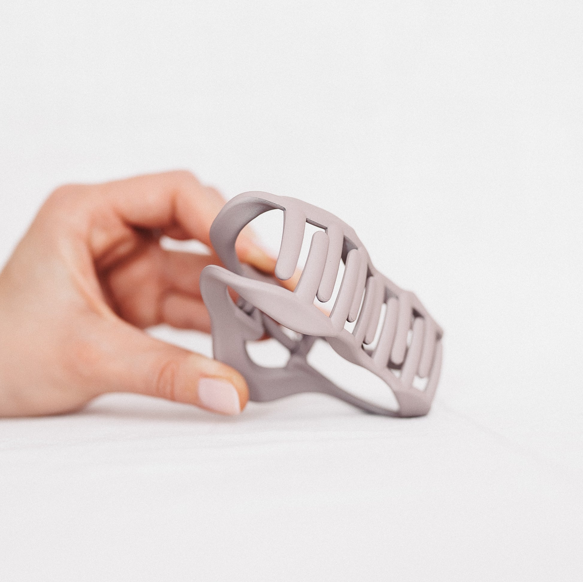 Haarklammer vonLina – stabile, große Haarspange für Locken, dickes oder langes Haar. Perfekt für schnelle Dutts, Half-Buns & stylische Hairstyles im Alltag. vonlina