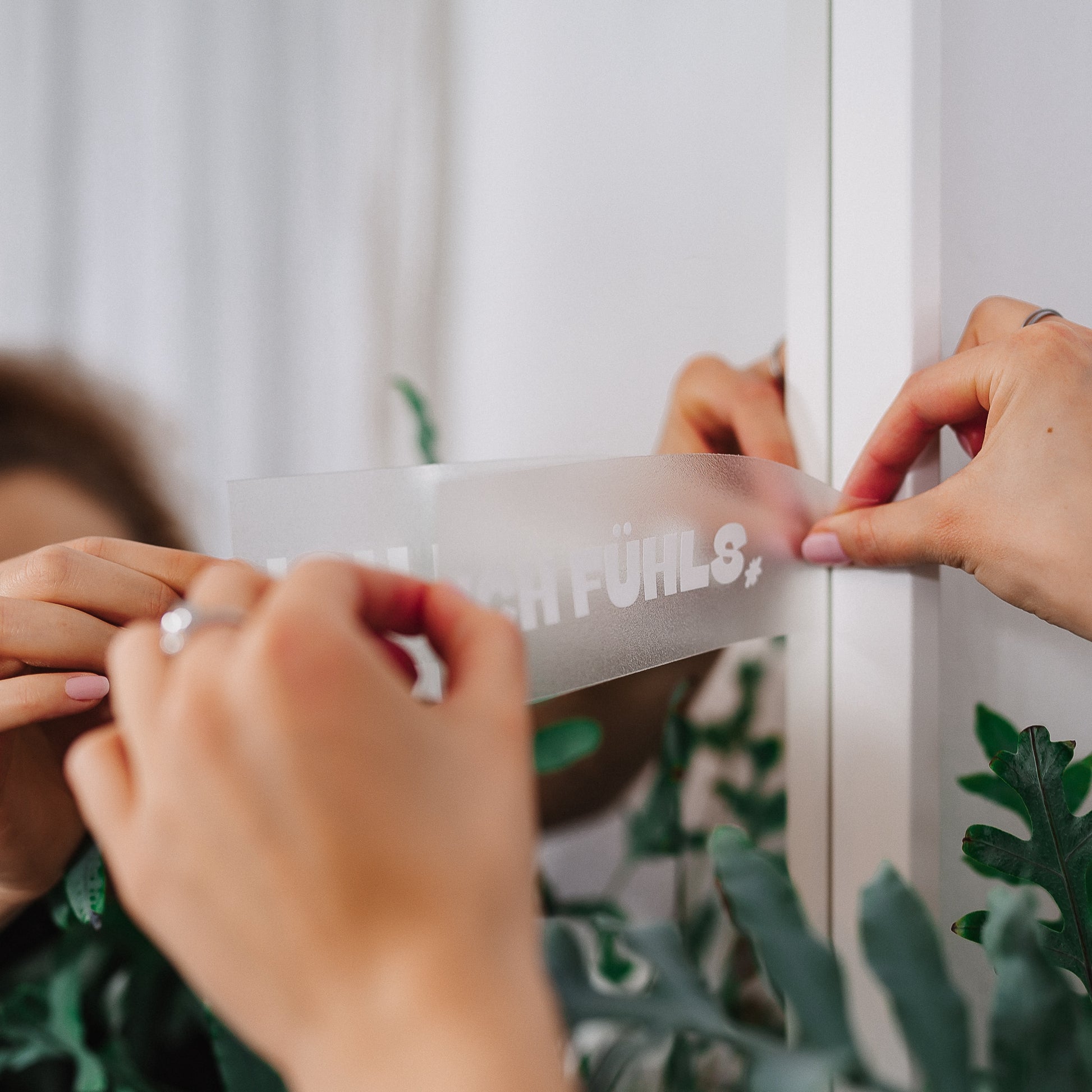 Mood-Sticker vonLina Spiegelsticker vonLina – selbstklebendes Spiegel-Label mit motivierendem Spruch. Ideal für Badezimmer, Flur oder Schminktisch. Für Selflove, gute Laune & tägliche Affirmationen.
