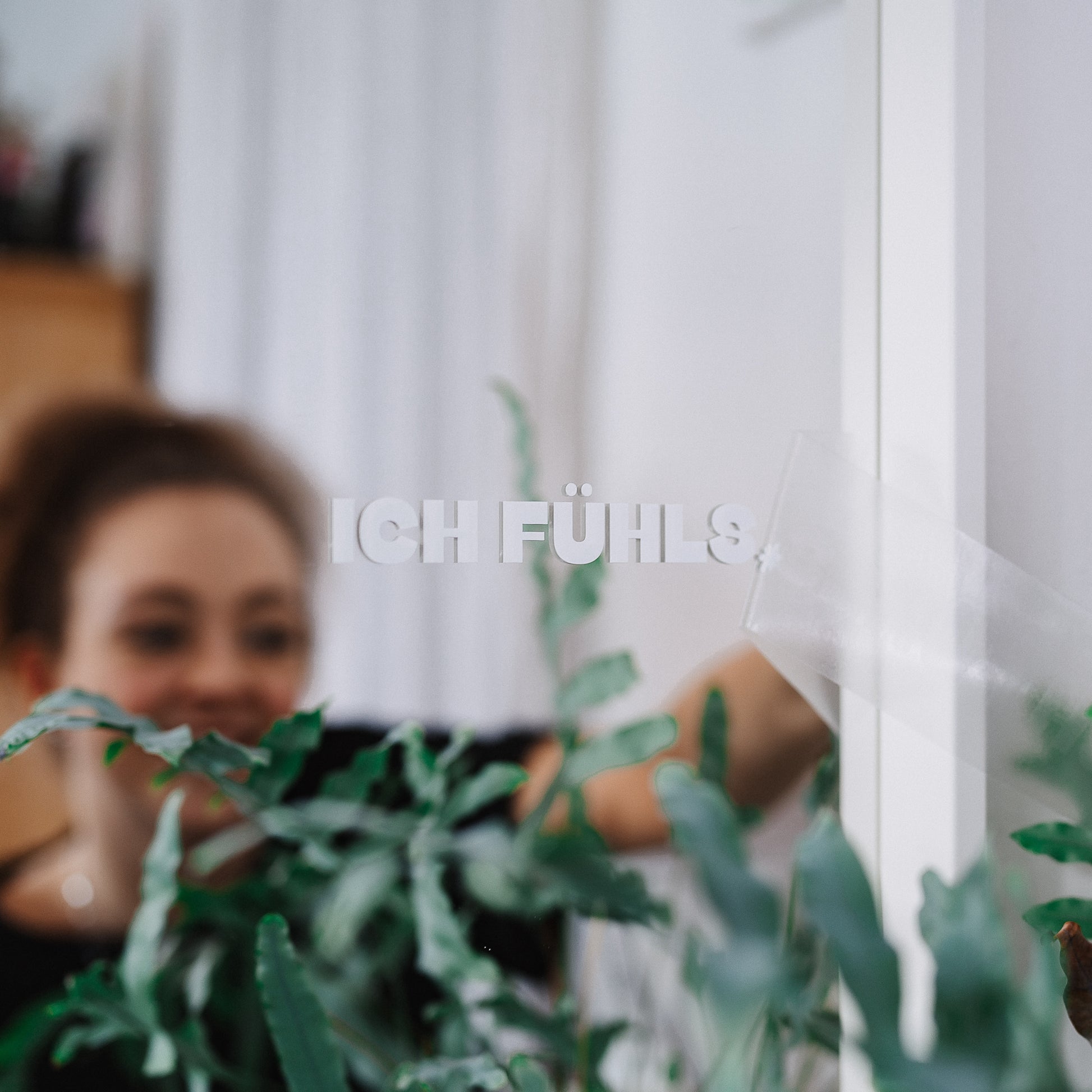 Mood-Sticker vonLina Spiegelsticker vonLina – selbstklebendes Spiegel-Label mit motivierendem Spruch. Ideal für Badezimmer, Flur oder Schminktisch. Für Selflove, gute Laune & tägliche Affirmationen. Ich Fühls.